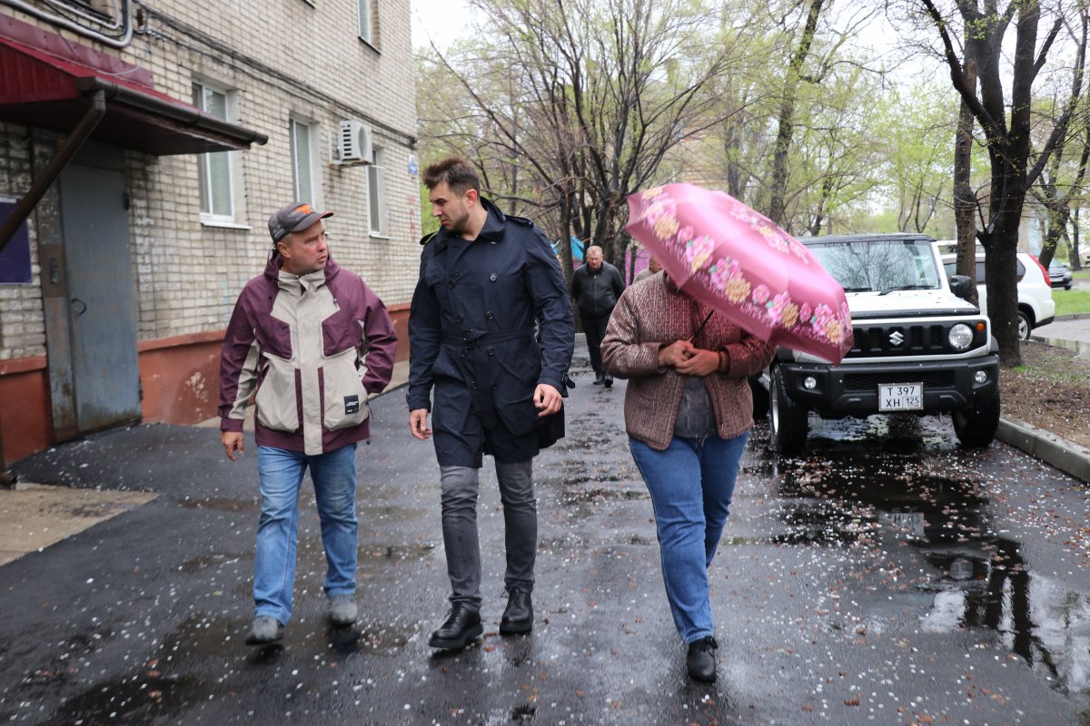 Первый уссурийский двор в этом году благоустроили | 06.05.2024 | Уссурийск  - БезФормата